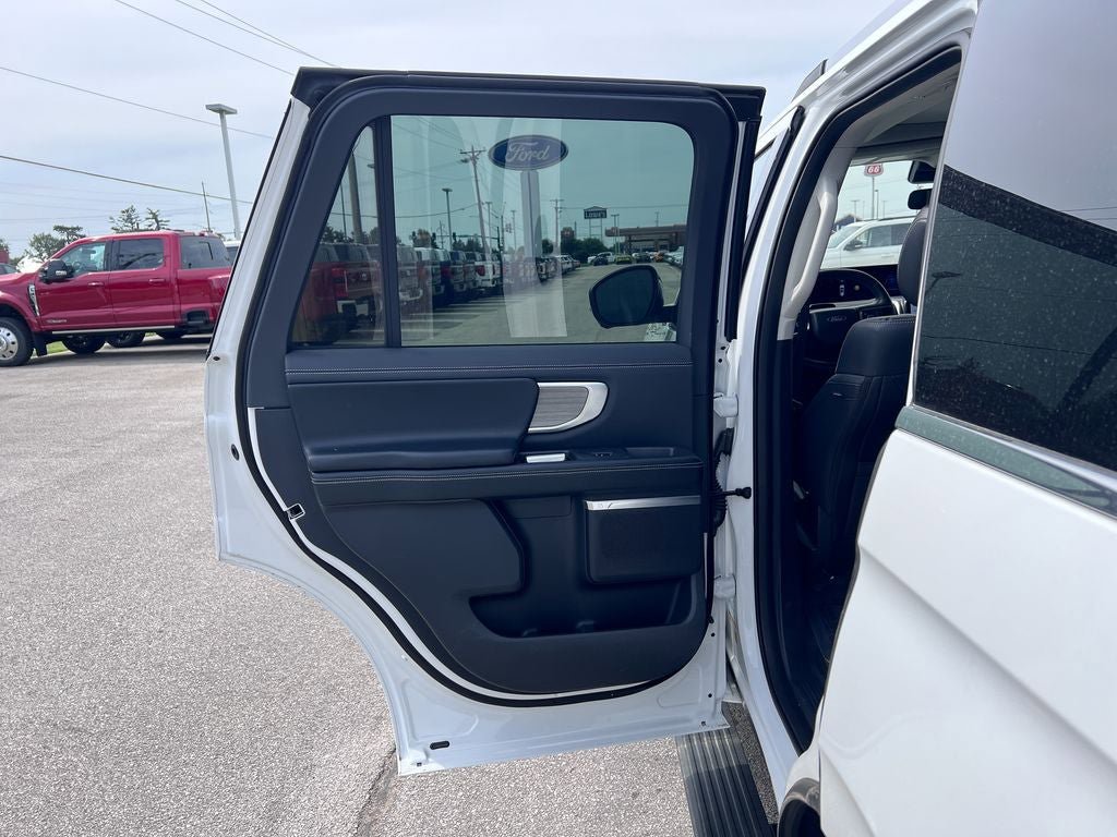 Certified 2025 Ford Expedition Platinum AWD/4WD image 14