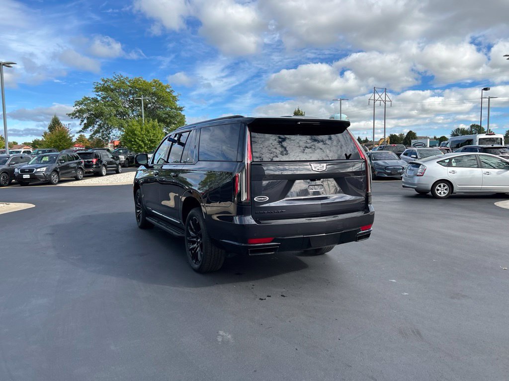 Used 2023 Cadillac Escalade ESV Sport w/ LPO, ONYX Package AWD/4WD image 8