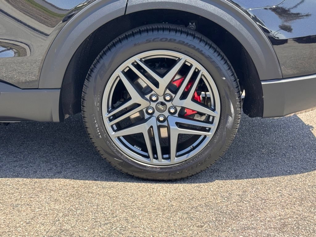 Certified 2025 Ford Explorer ST-Line w/ Premium Package RWD image 15
