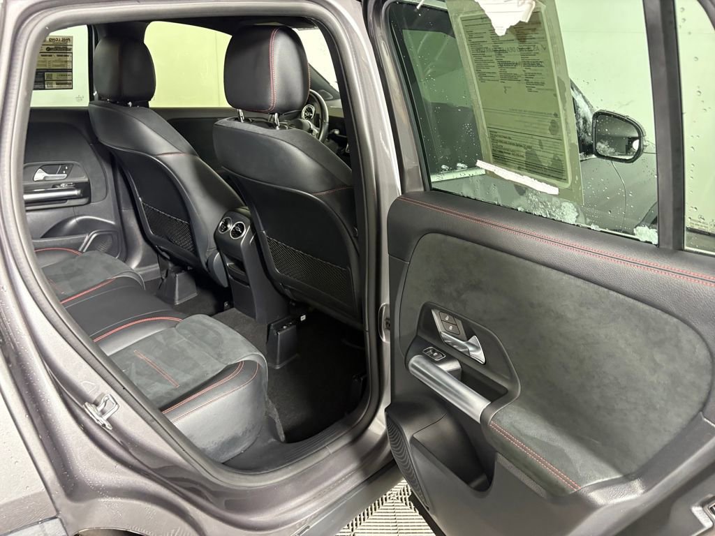 Used 2023 Mercedes-Benz GLA 250 4MATIC image 33