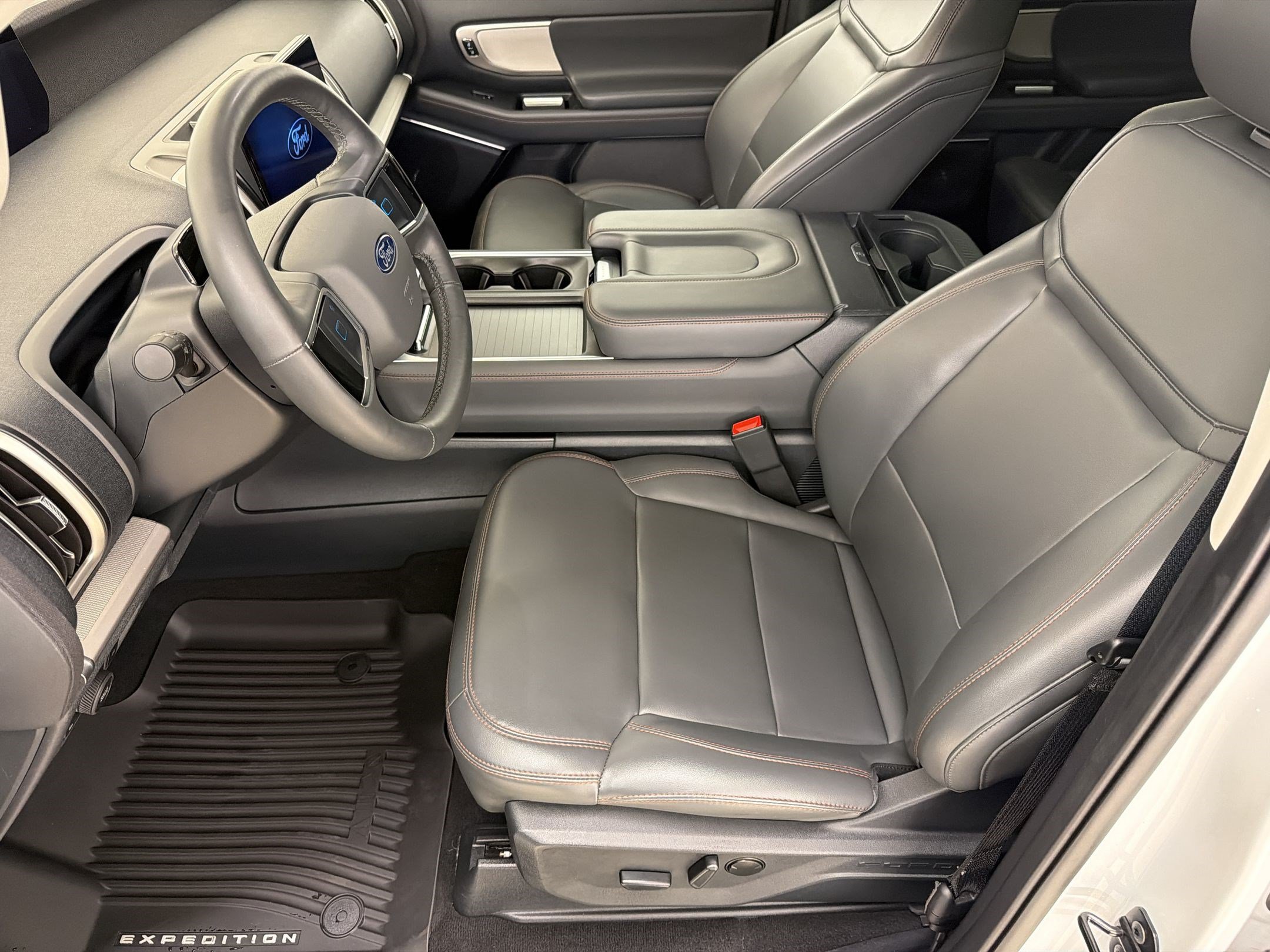 Certified 2025 Ford Expedition Active AWD/4WD image 5