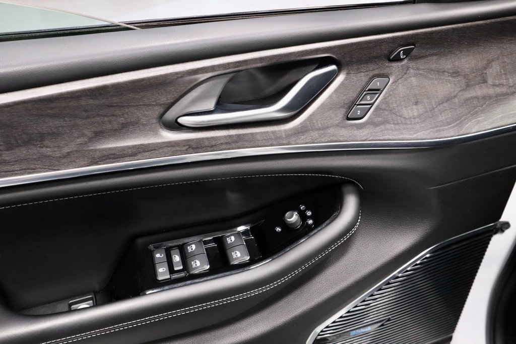 Used 2022 Jeep Grand Cherokee Overland w/ Luxury Tech Group IV image 26