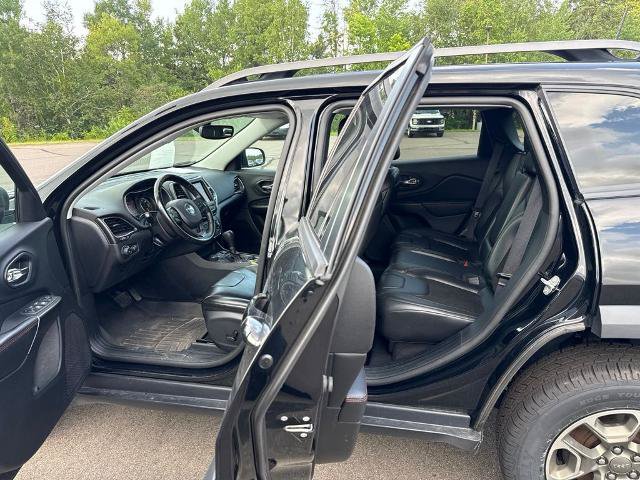 Used 2020 Jeep Cherokee Trailhawk w/ Cold Weather Group AWD/4WD image 7
