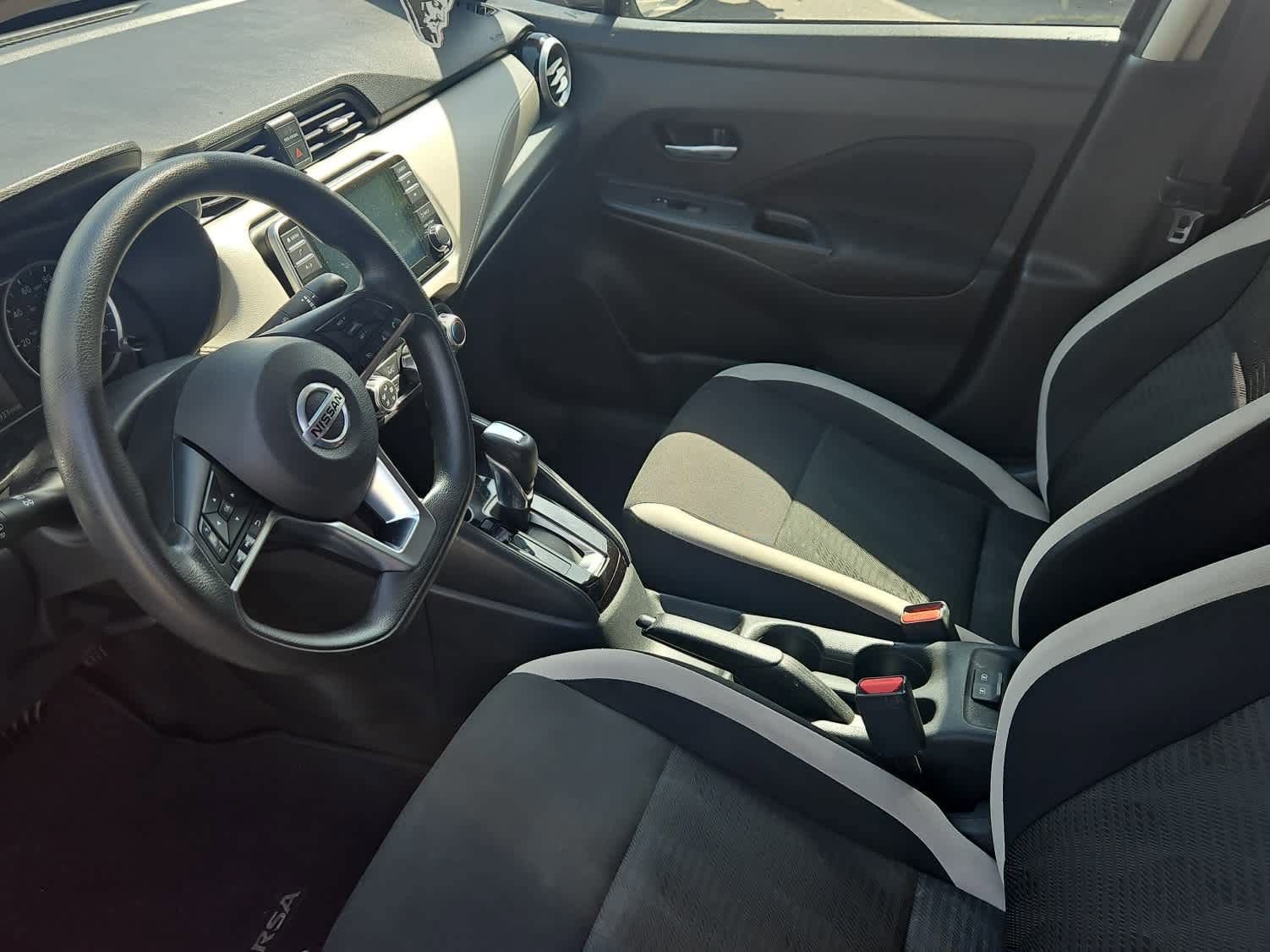 Used 2021 Nissan Versa SV image 14