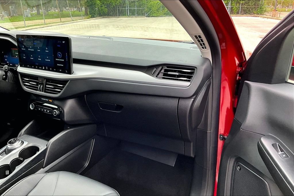 Certified 2025 Ford Escape SE w/ PHEV Premium Package FWD image 15