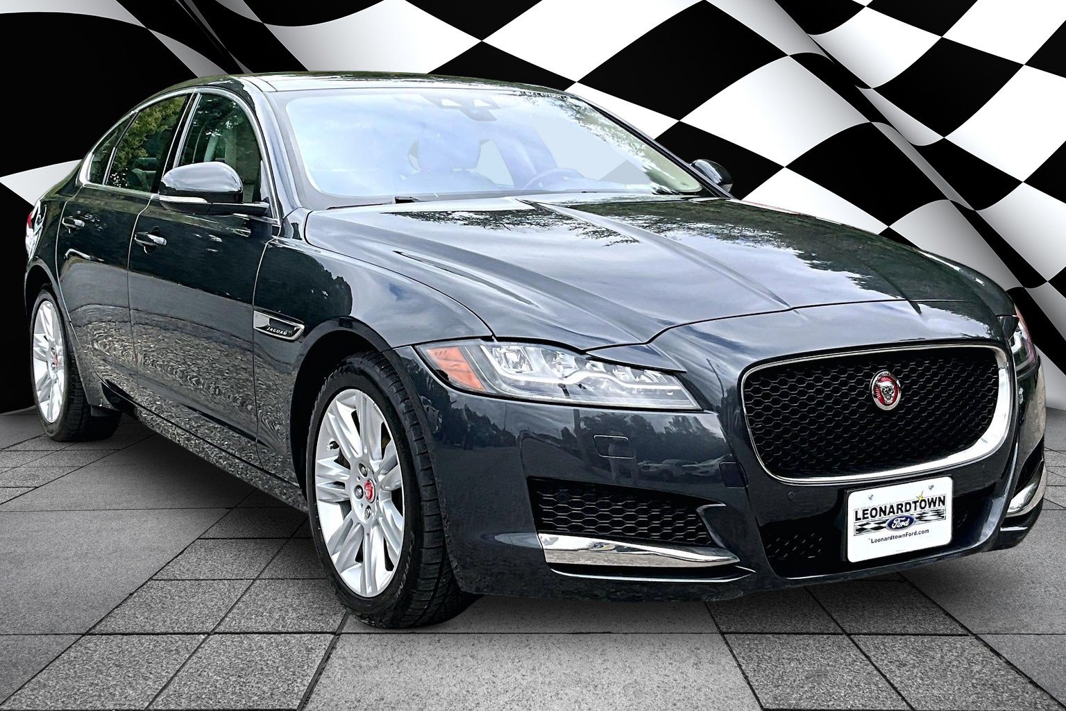 Used 2017 Jaguar XF Premium AWD/4WD image 13
