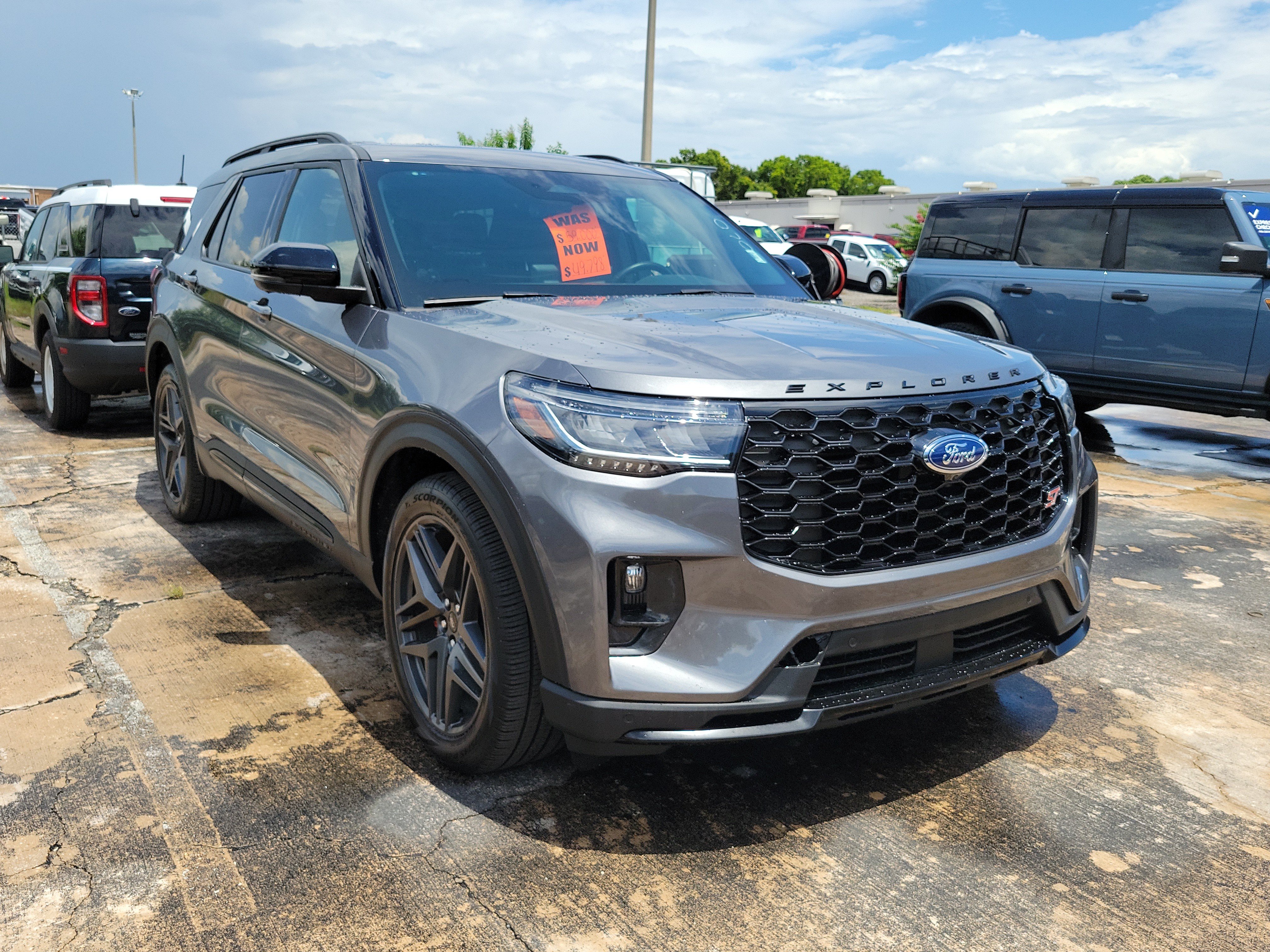 Certified 2025 Ford Explorer ST AWD/4WD image 6