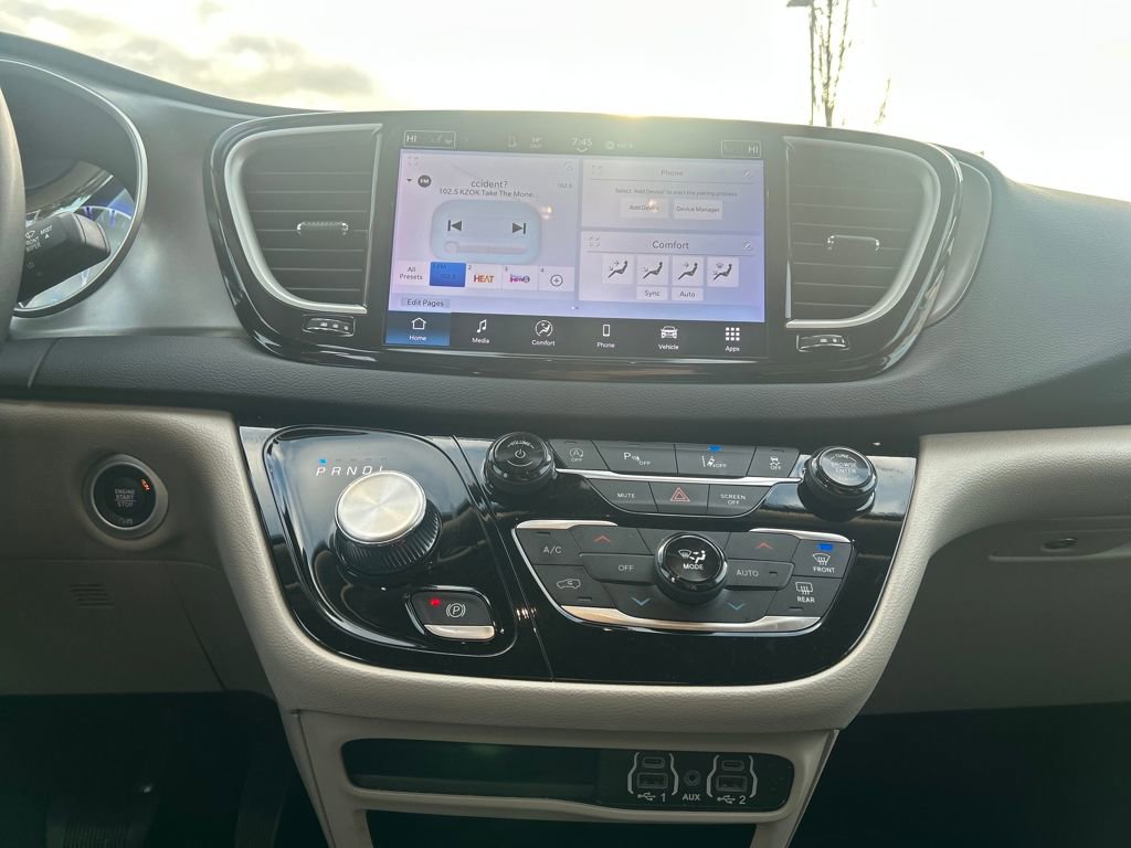 Used 2024 Chrysler Pacifica Touring-L image 29