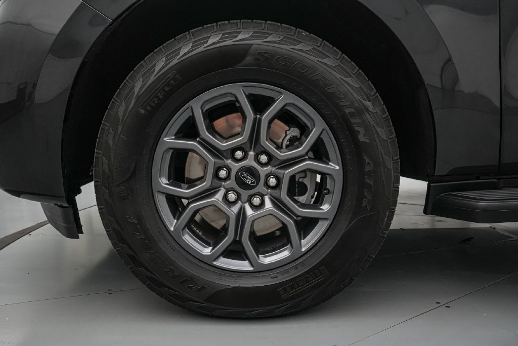 Certified 2025 Ford Expedition Active AWD/4WD image 10