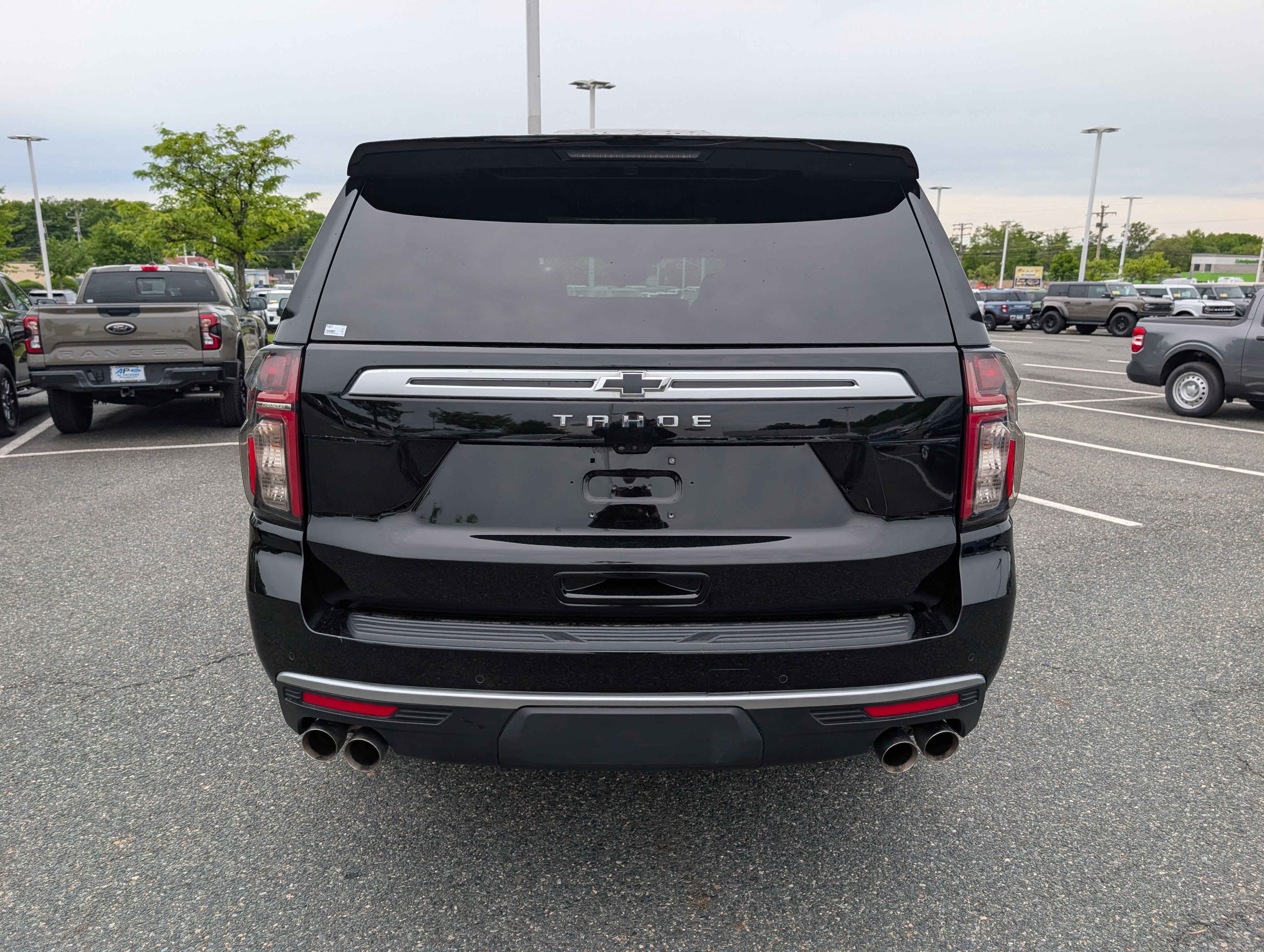 Used 2023 Chevrolet Tahoe High Country w/ Premium Package 2 AWD/4WD image 4