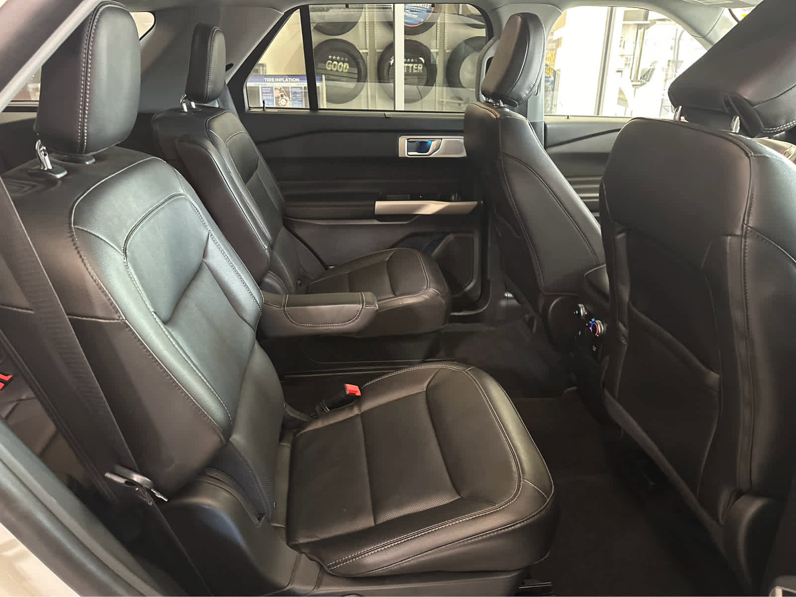 Certified 2023 Ford Explorer Limited w/ Limited Technology Package image 39