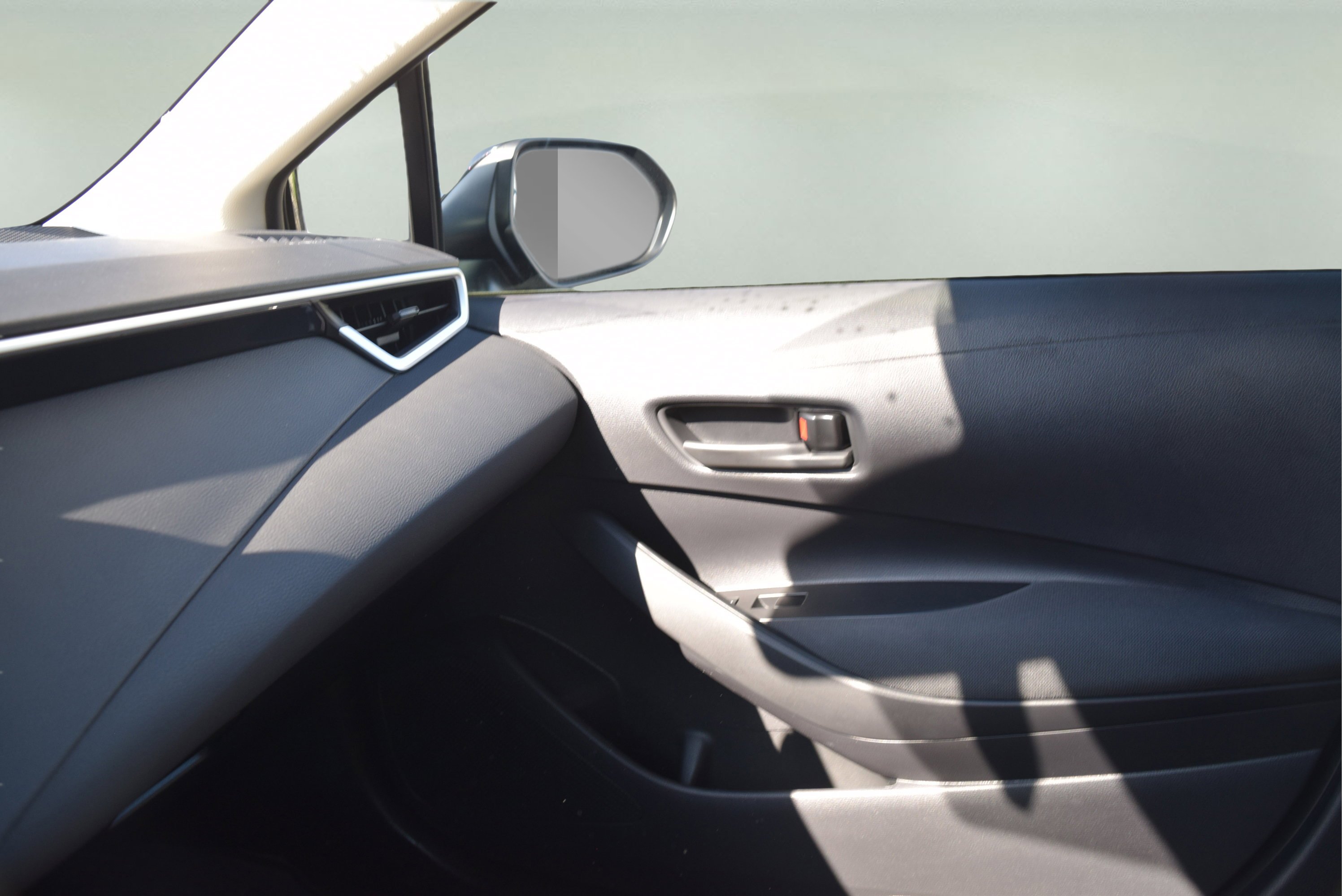 Used 2024 Toyota Corolla LE w/ LE Convenience Package FWD image 16