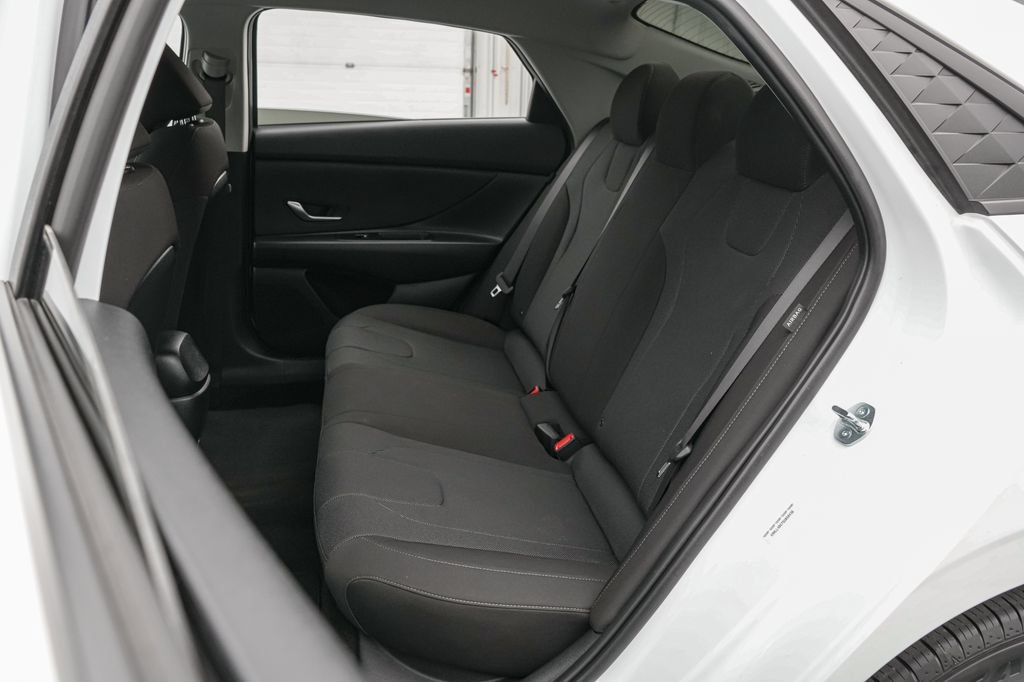 Used 2025 Hyundai Elantra SE FWD image 18