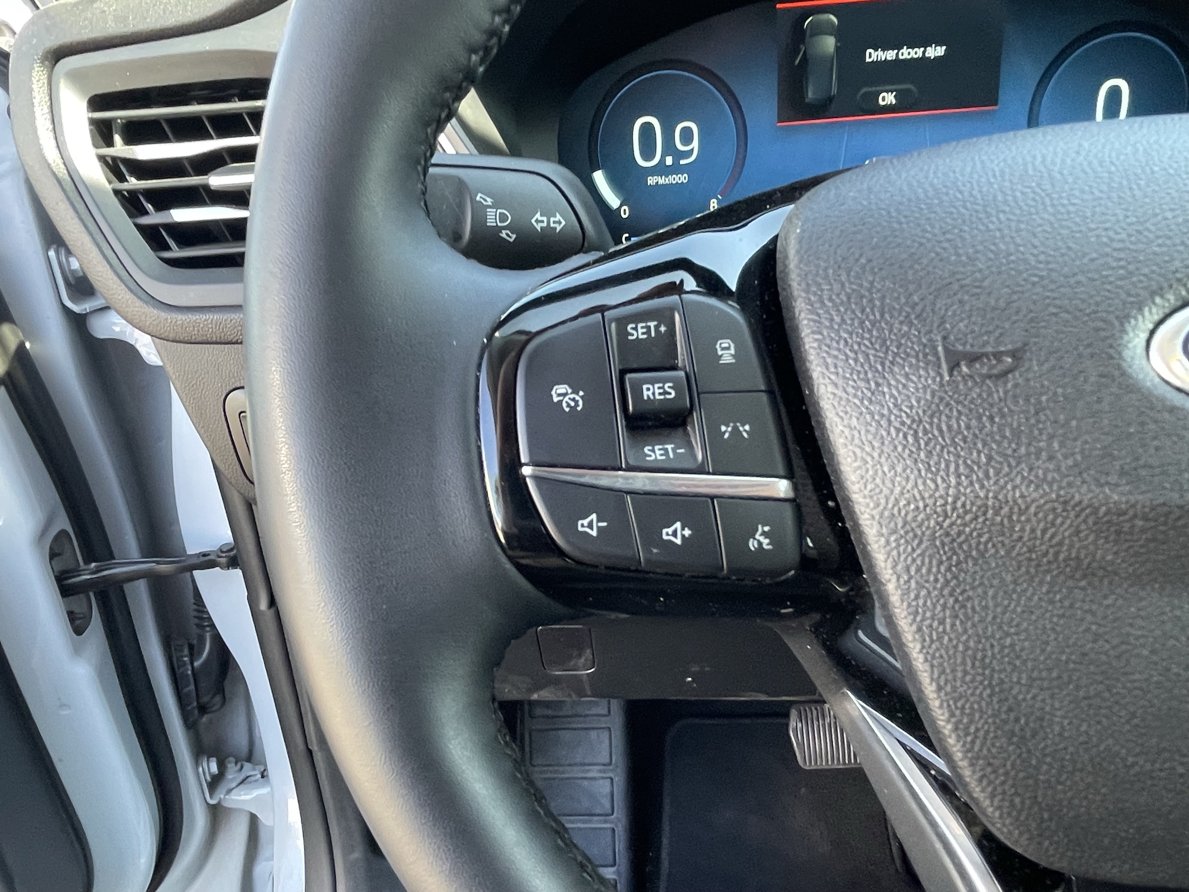 Certified 2025 Ford Escape Platinum AWD/4WD image 15