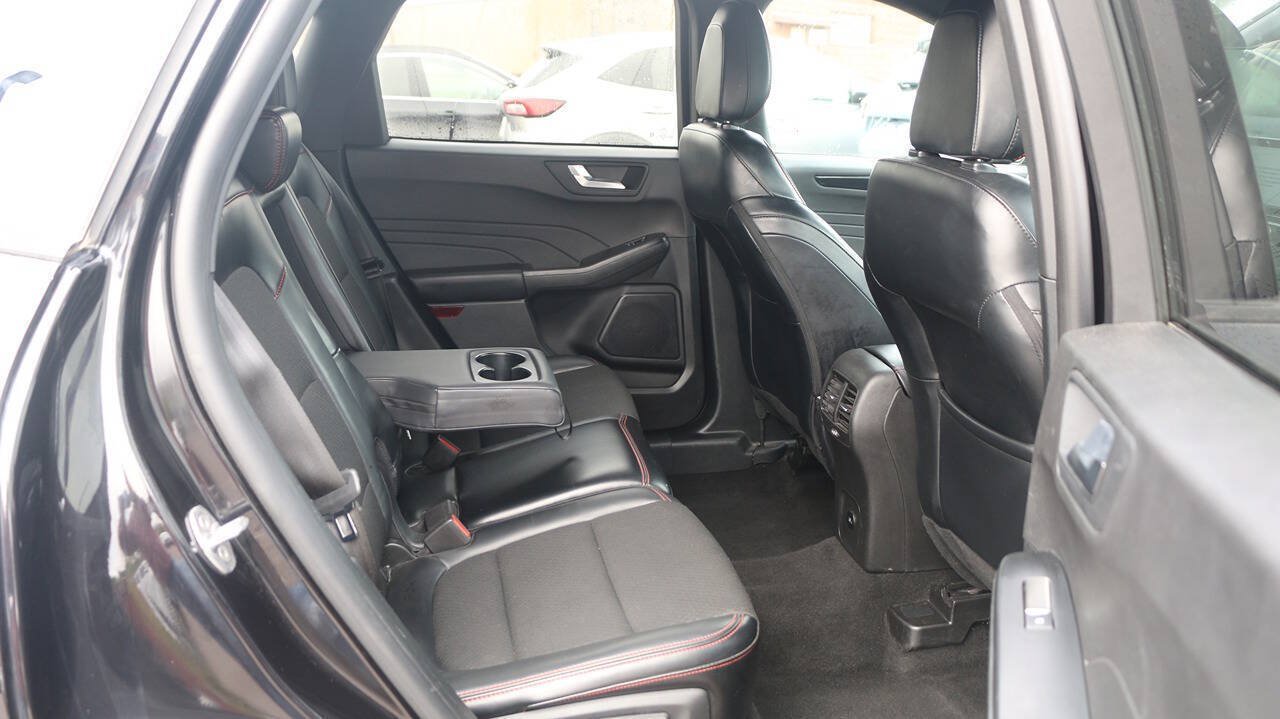 Certified 2025 Ford Escape ST-Line Select AWD/4WD image 14