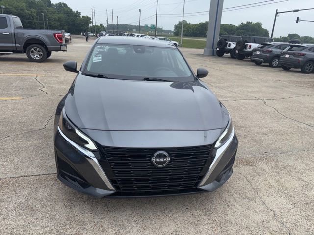 Used 2024 Nissan Altima 2.5 SV FWD image 3