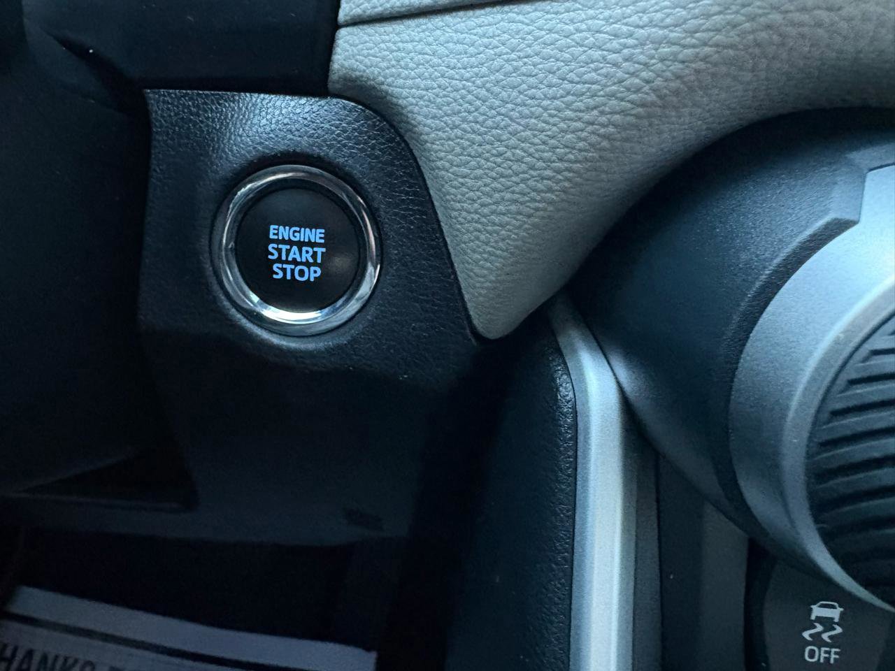 Used 2021 Toyota RAV4 XLE FWD image 29