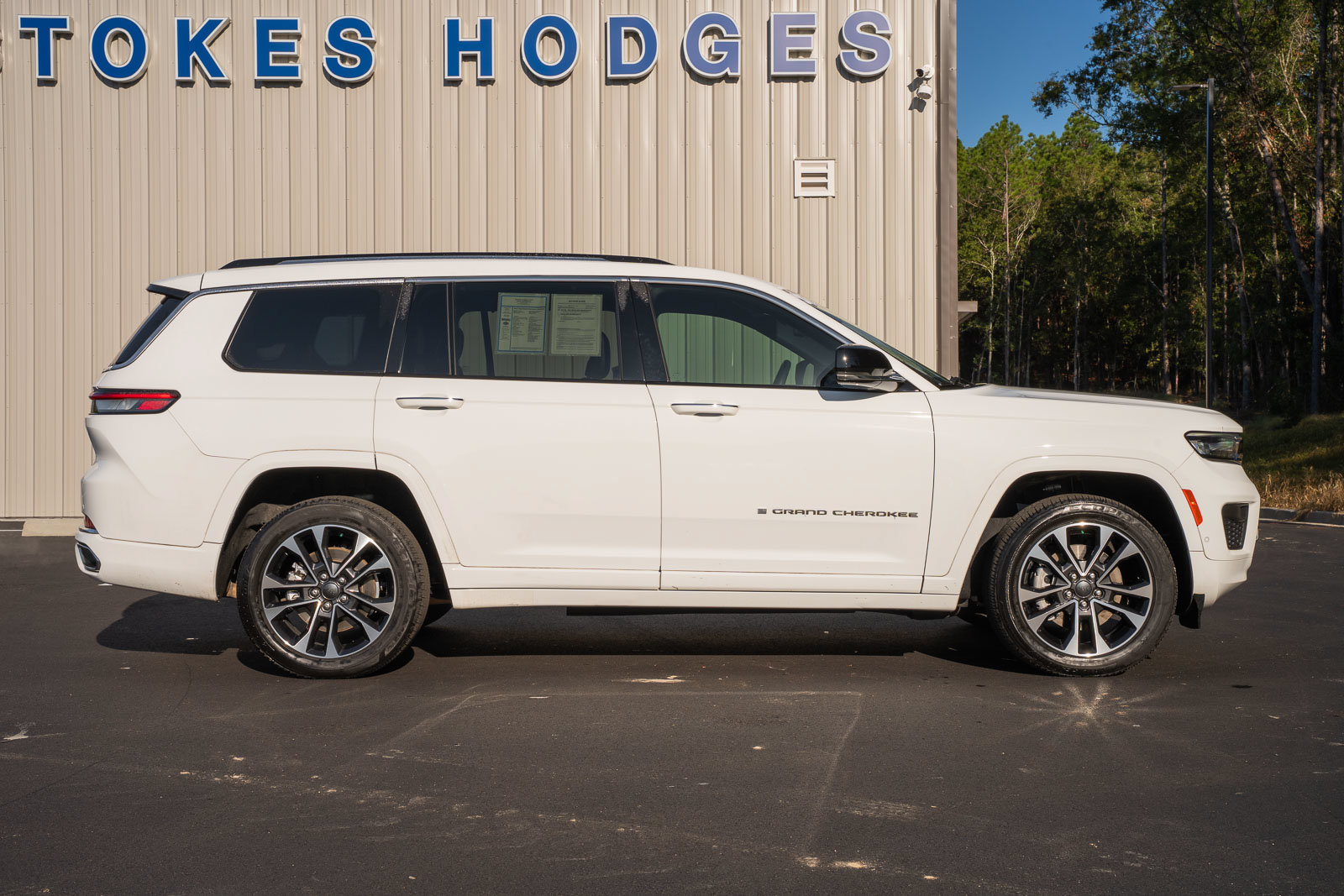 Used 2021 Jeep Grand Cherokee L Overland w/ Luxury Tech Group IV AWD/4WD image 8
