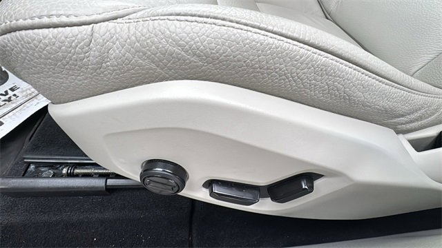 Used 2023 Volvo XC60 B5 Plus w/ Climate Package image 9