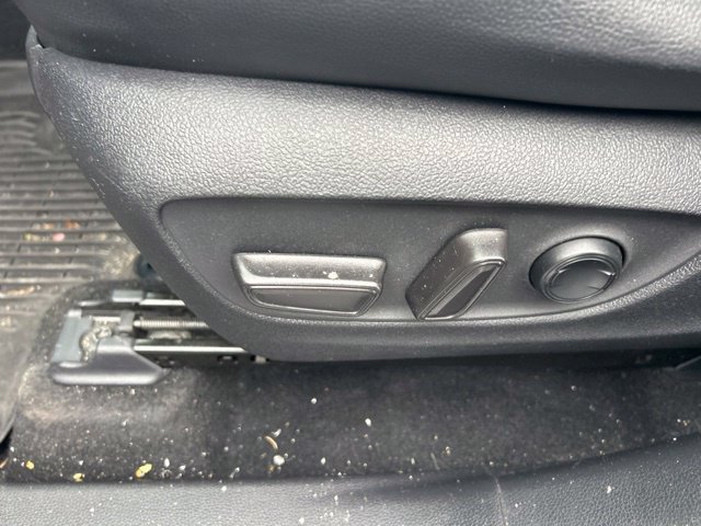 Used 2020 Toyota Highlander XLE AWD/4WD image 20