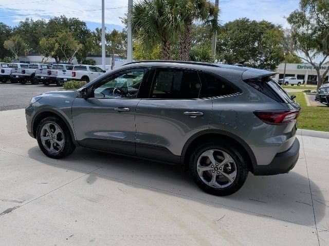Certified 2025 Ford Escape ST-Line Select AWD/4WD image 10