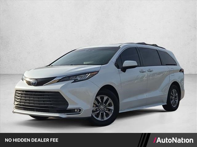 Used 2022 Toyota Sienna XLE FWD image 1