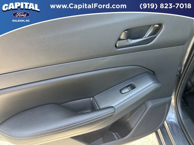 Used 2025 Nissan Altima 2.5 SV FWD image 17