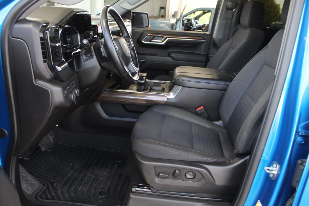Used 2024 Chevrolet Silverado 1500 LT w/ Z71 Off-Road Package AWD/4WD image 35