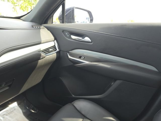 Used 2023 Cadillac XT4 Premium Luxury image 13