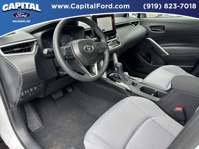 Used 2025 Toyota Corolla Cross AWD Hybrid w/ Moonroof Package image 18