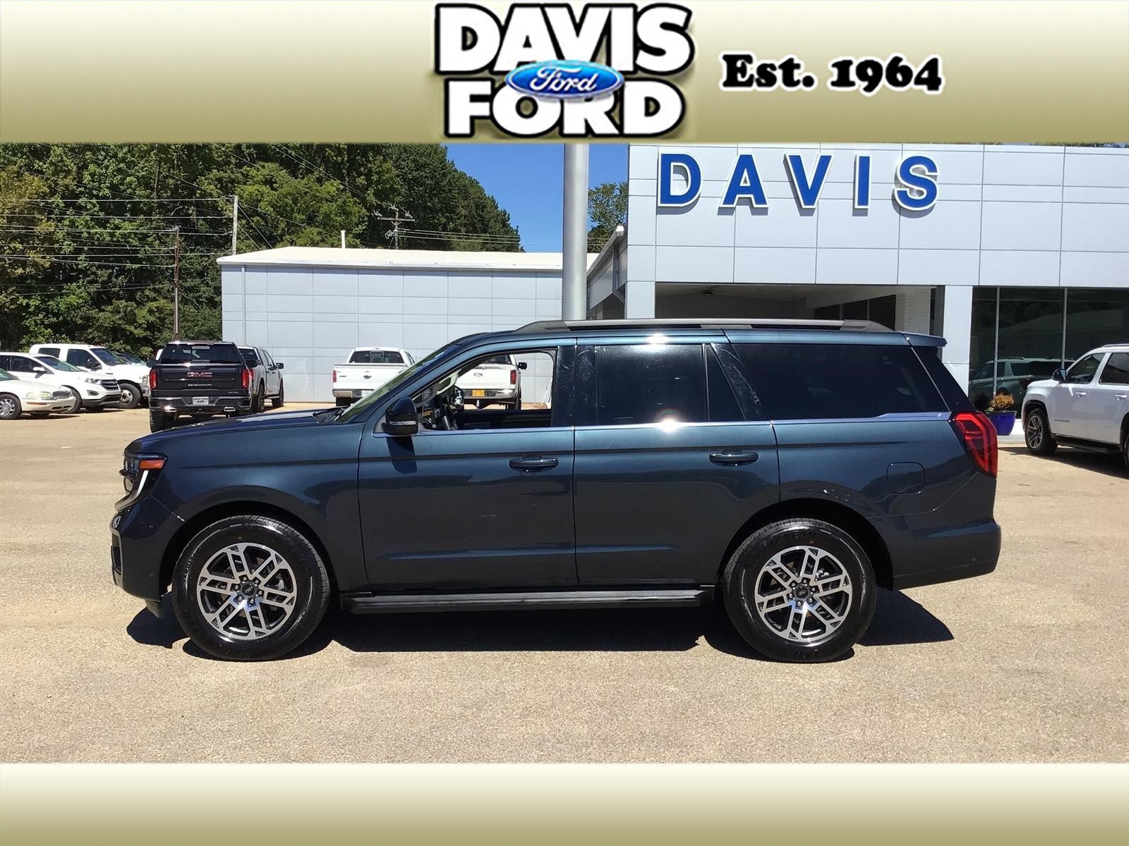 Certified 2025 Ford Expedition Active RWD image 4