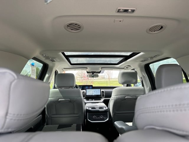 Certified 2025 Ford Expedition Active AWD/4WD image 12