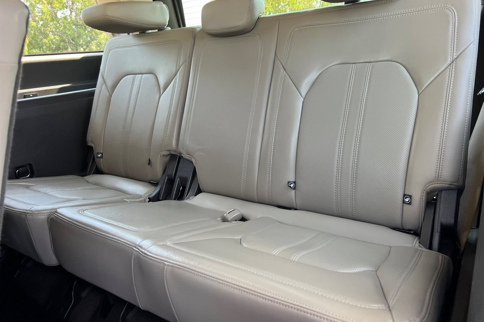 Certified 2019 Ford Expedition Limited w/ Special Edition Package AWD/4WD image 16