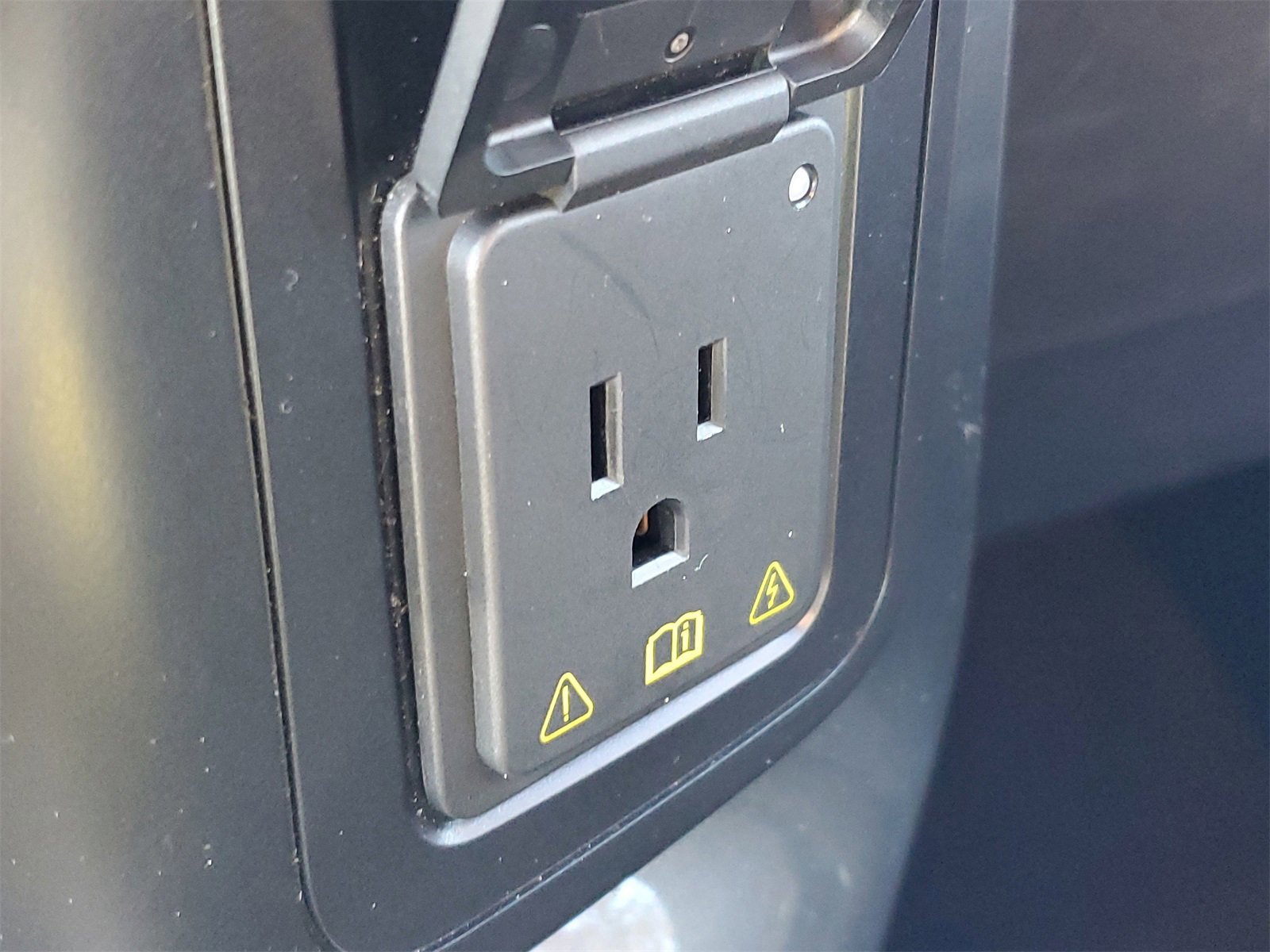 Certified 2021 Ford F150 XLT w/ Equipment Group 302A High image 28