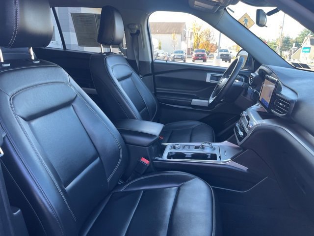 Certified 2022 Ford Explorer XLT w/ Equipment Group 202A image 30