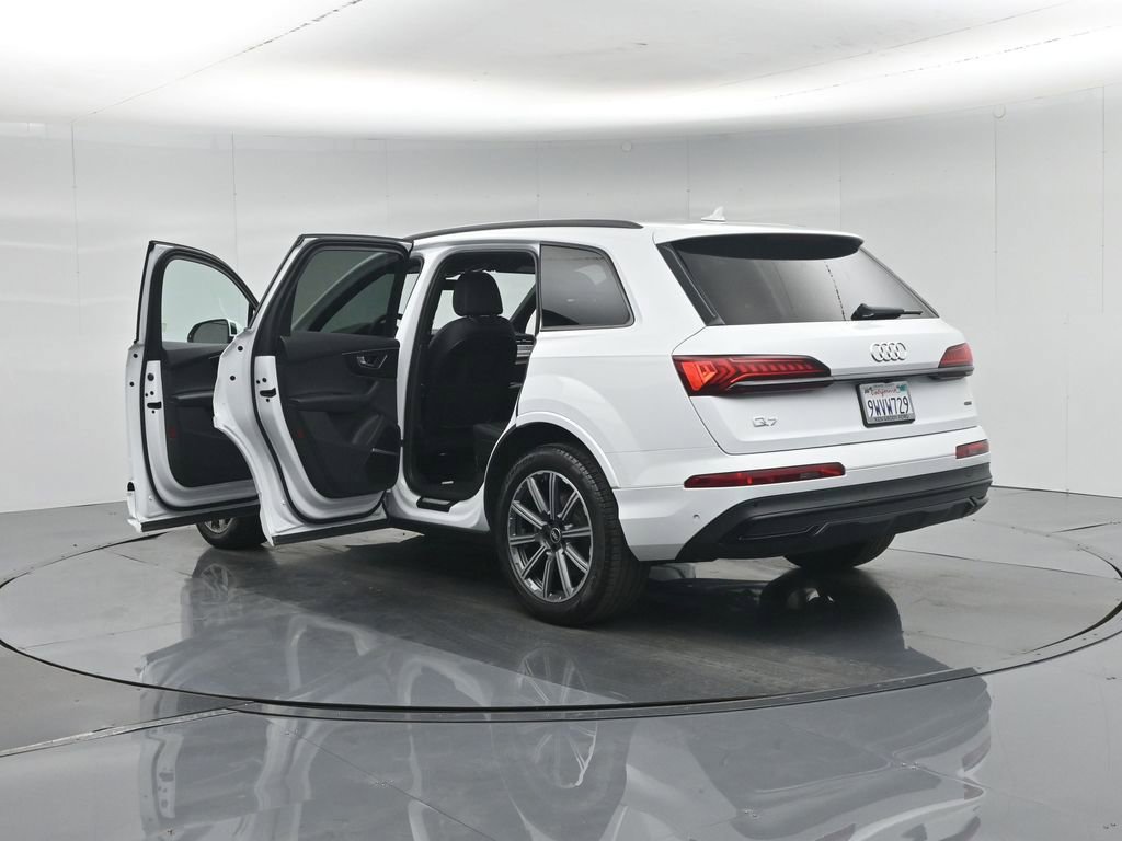 Used 2022 Audi Q7 2.0T Premium Plus w/ Premium Plus Package AWD/4WD image 36