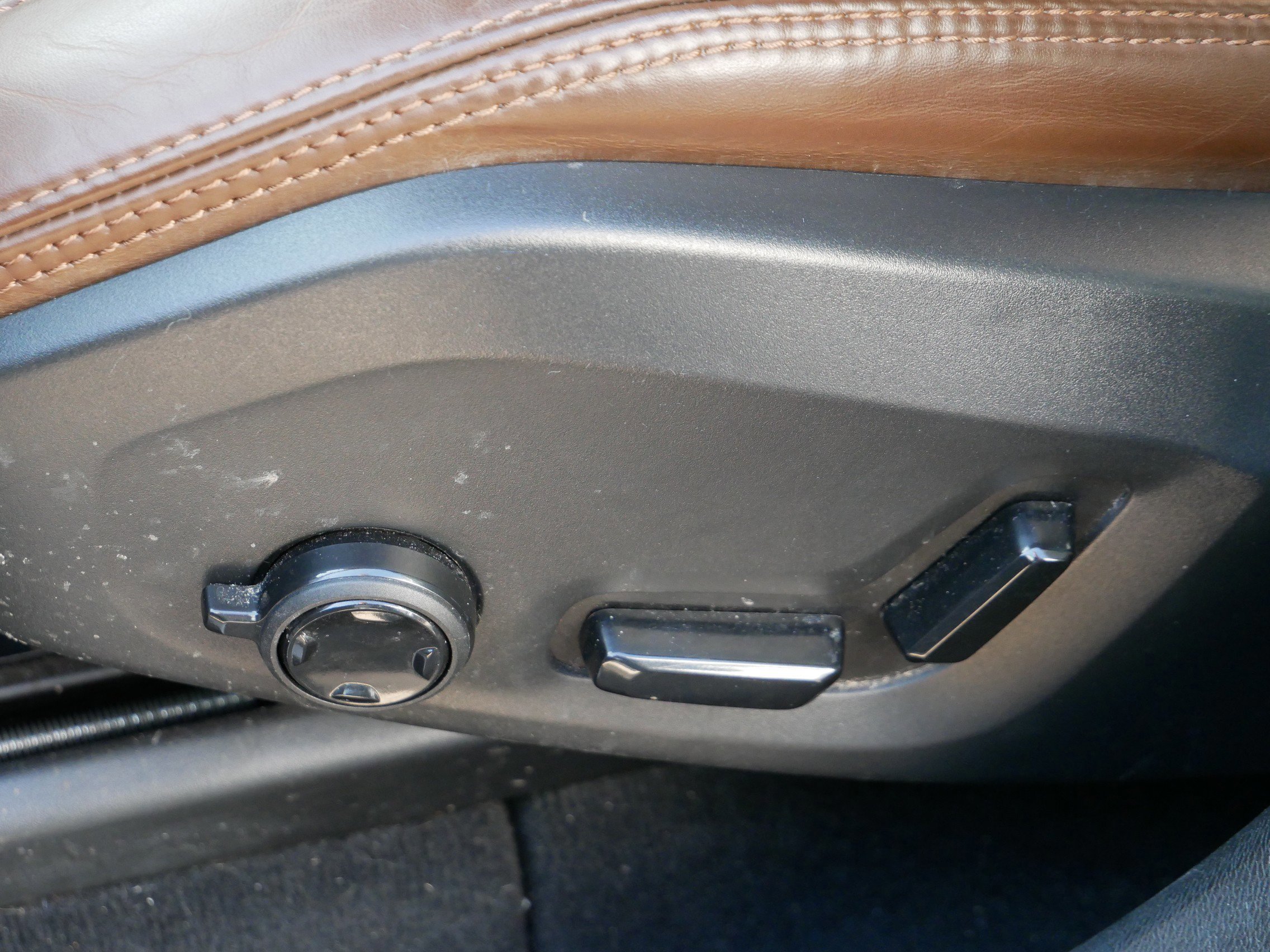 Used 2019 Volvo XC60 T8 Inscription w/ Advanced Package image 14