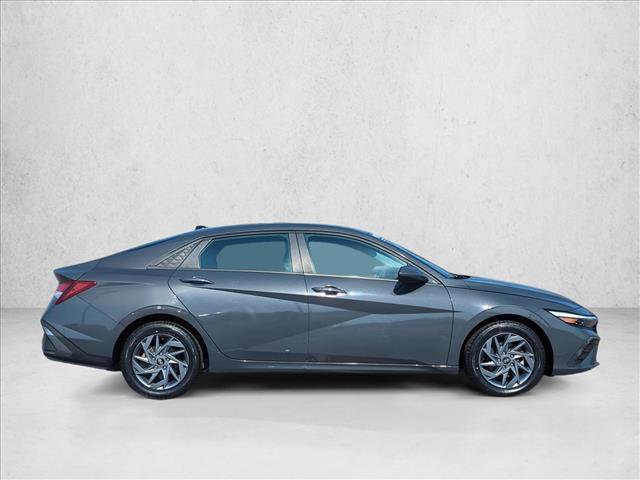 Used 2024 Hyundai Elantra SEL image 2