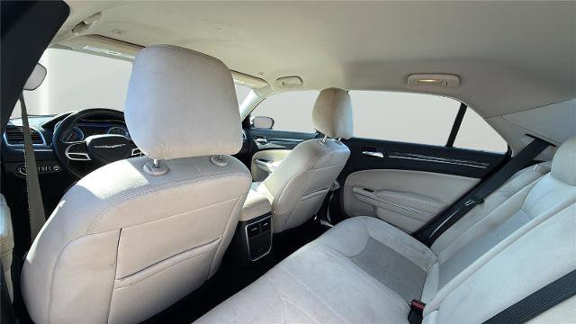 Used 2022 Chrysler 300 Touring image 17