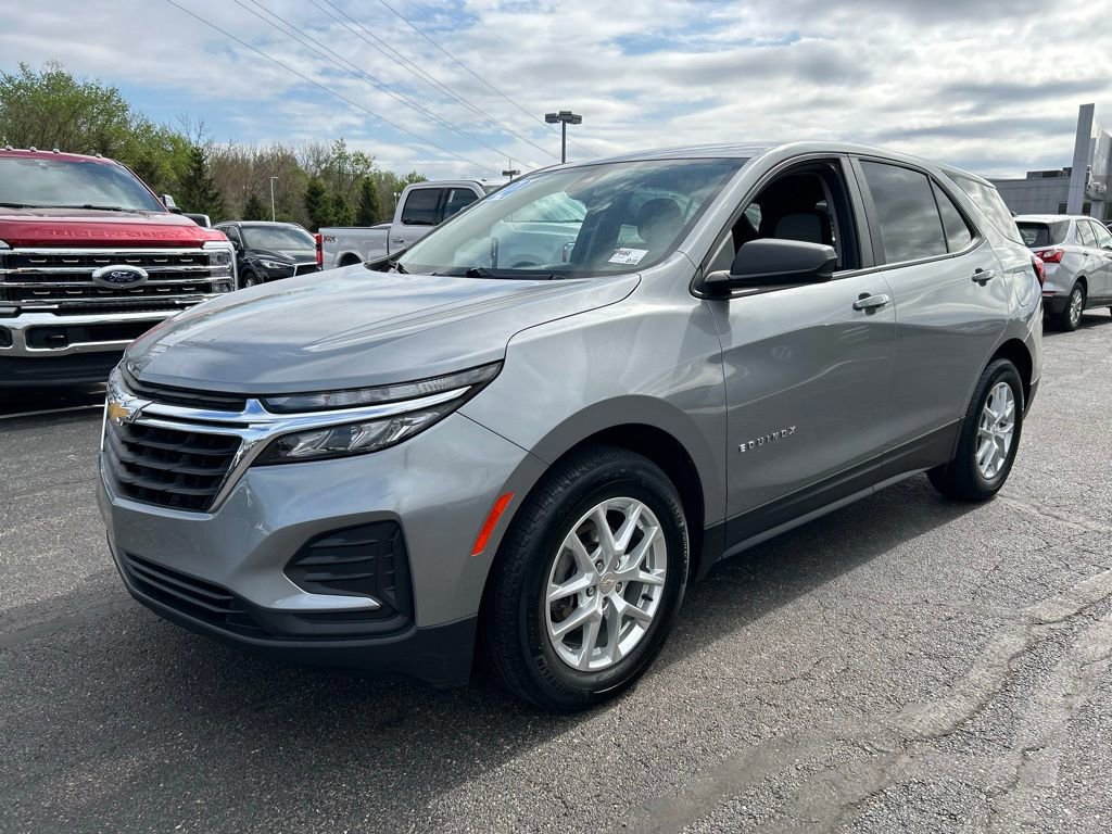Used 2024 Chevrolet Equinox LS w/ LS Convenience Package image 8