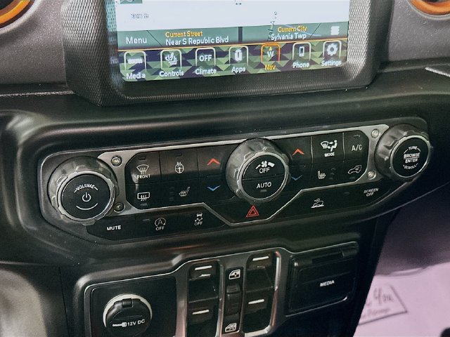 Used 2022 Jeep Gladiator Mojave w/ LED Lighting Group AWD/4WD image 23