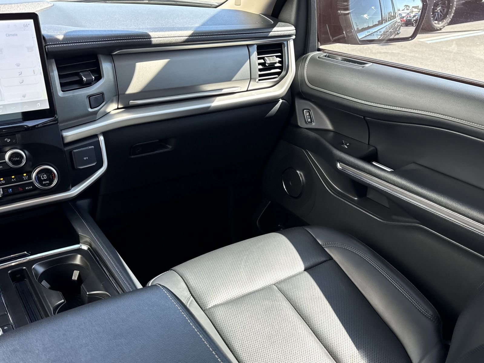 Certified 2024 Ford Expedition XLT image 14