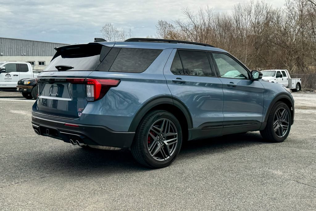 Certified 2025 Ford Explorer ST AWD/4WD image 3