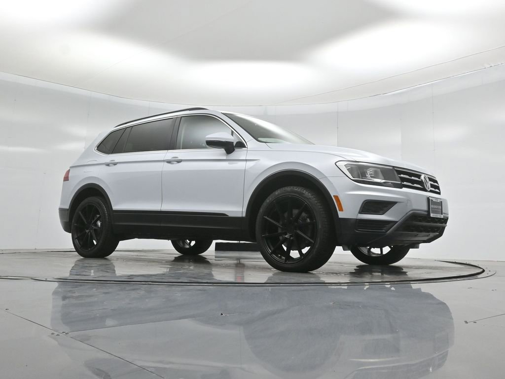Used 2019 Volkswagen Tiguan SE w/ Panoramic Sunroof Package FWD image 4