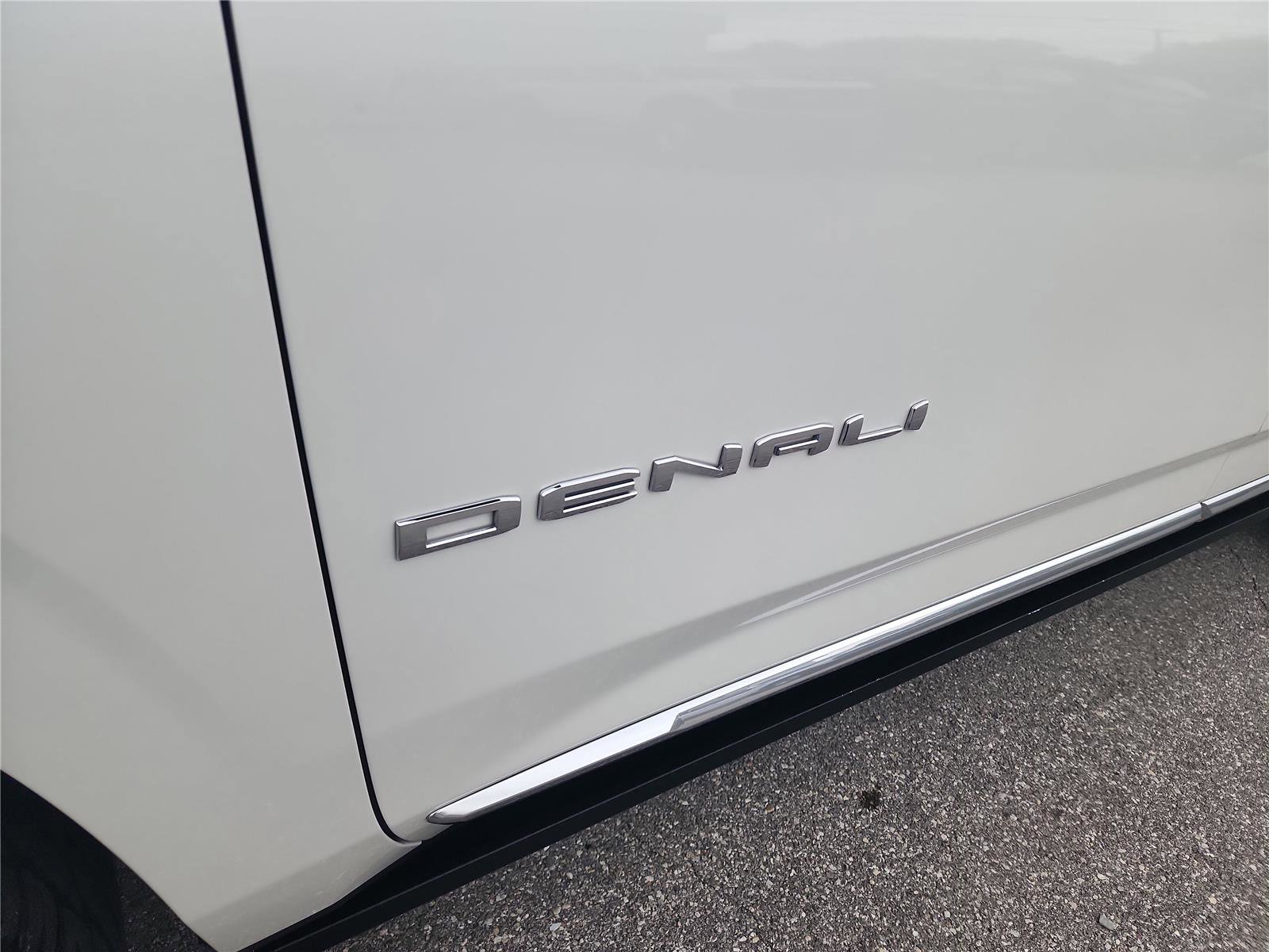 Used 2022 GMC Yukon XL Denali image 10