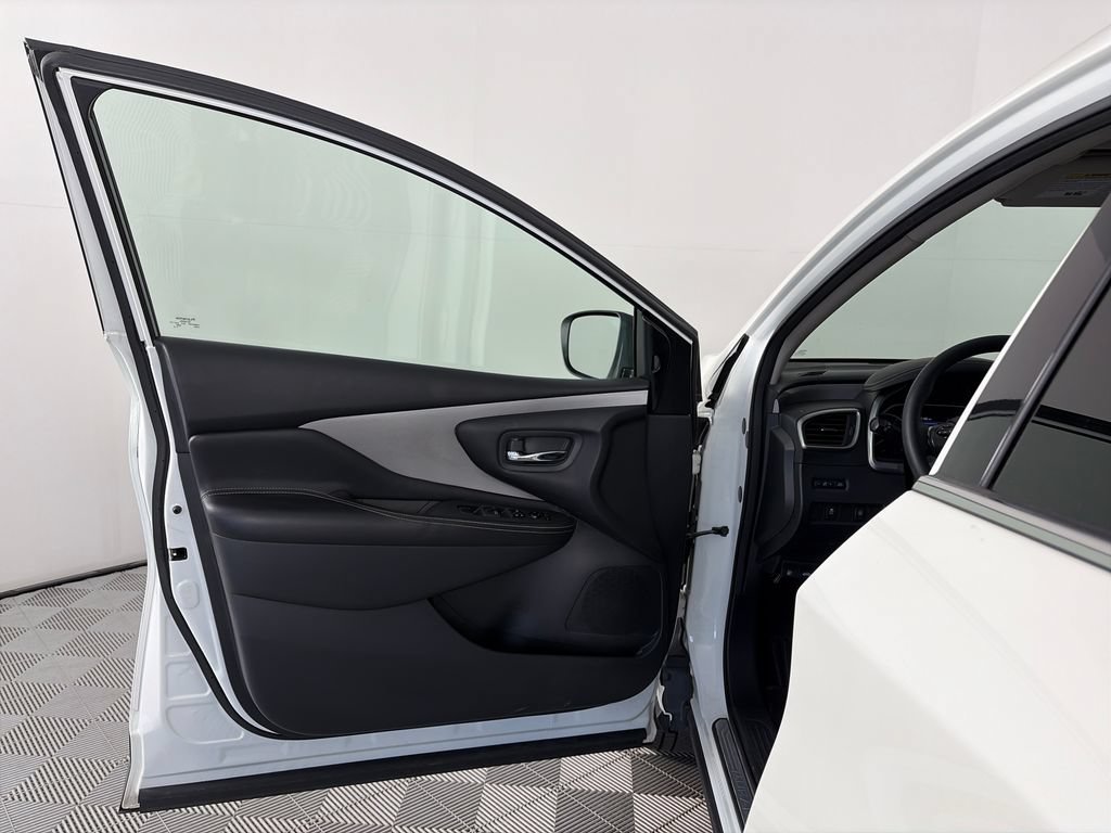 Used 2022 Nissan Murano S AWD/4WD image 10