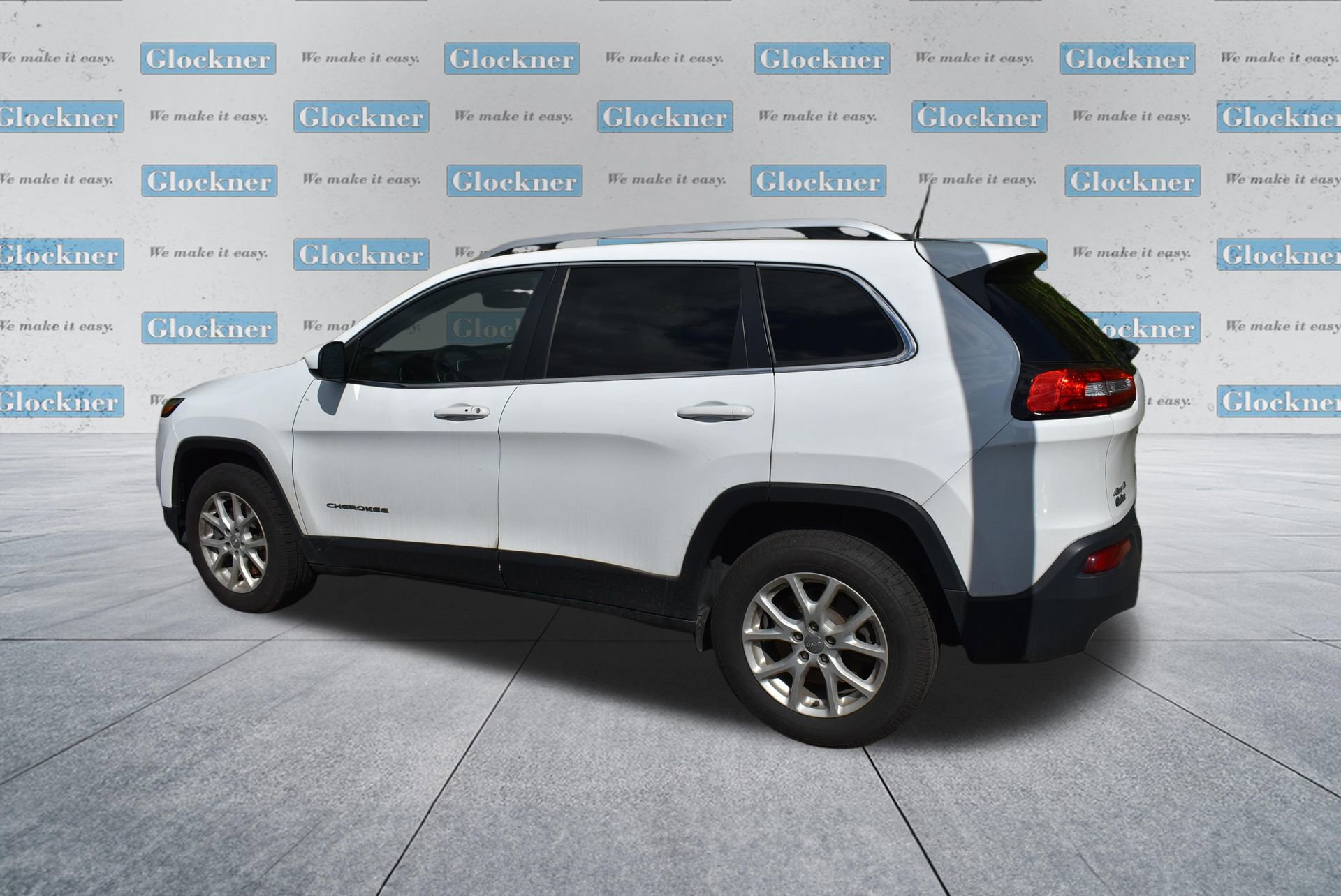 Used 2018 Jeep Cherokee Latitude Plus w/ Cold Weather Group AWD/4WD image 17