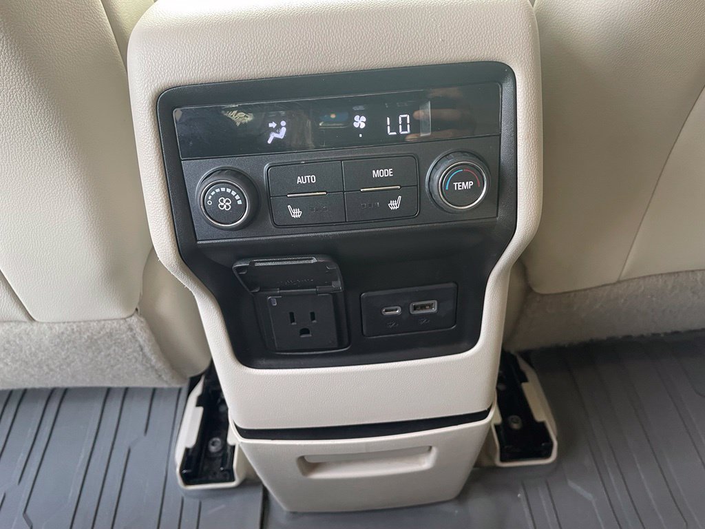 Used 2021 GMC Acadia Denali w/ Denali Technology Package FWD image 29