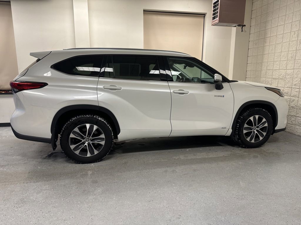 Used 2020 Toyota Highlander XLE image 4