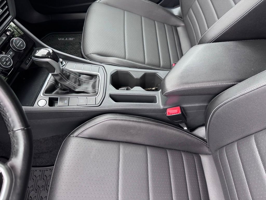 Used 2023 Volkswagen Jetta SE FWD image 16